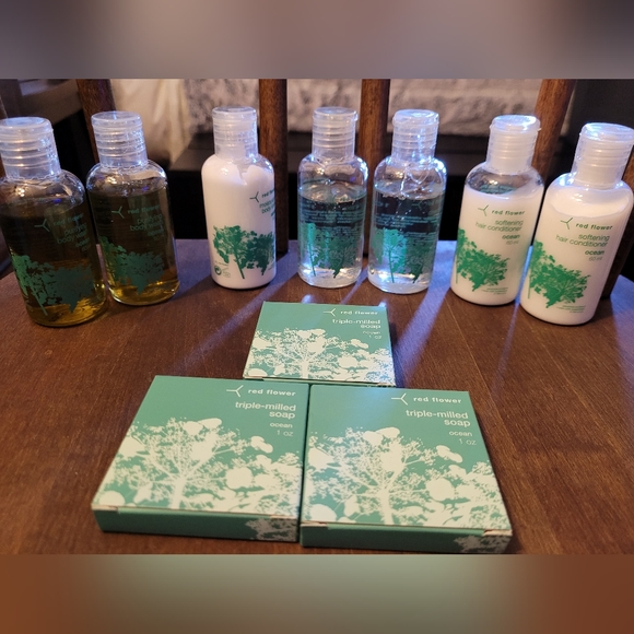 New - Red Flower toiletries - Picture 1 of 7
